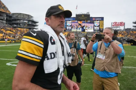 Steelers Head To Cleveland For Matchup Of 2-1 Teams In Aaron Rodgers' Final Thursday Night Game